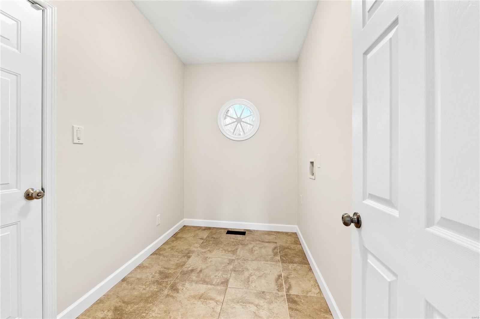 Wildwood, Missouri 63021, United States, 4 Bedrooms Bedrooms, ,3 BathroomsBathrooms,Residential,Pending,19596