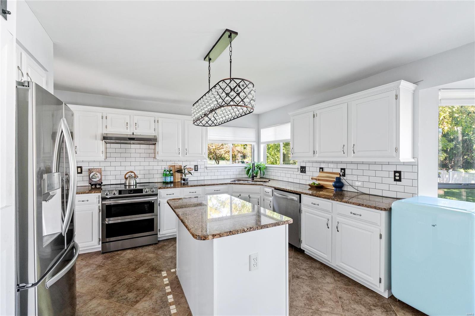 Chesterfield, Missouri 63005, United States, 4 Bedrooms Bedrooms, ,3 BathroomsBathrooms,Residential,Pending,37592