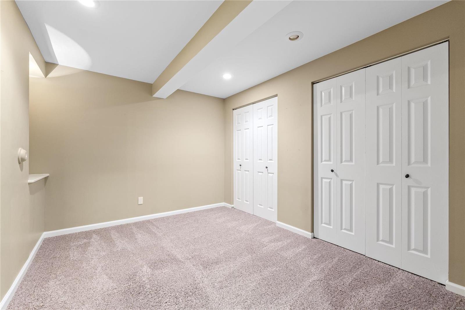 Chesterfield, Missouri 63005, United States, 4 Bedrooms Bedrooms, ,3 BathroomsBathrooms,Residential,Pending,37592