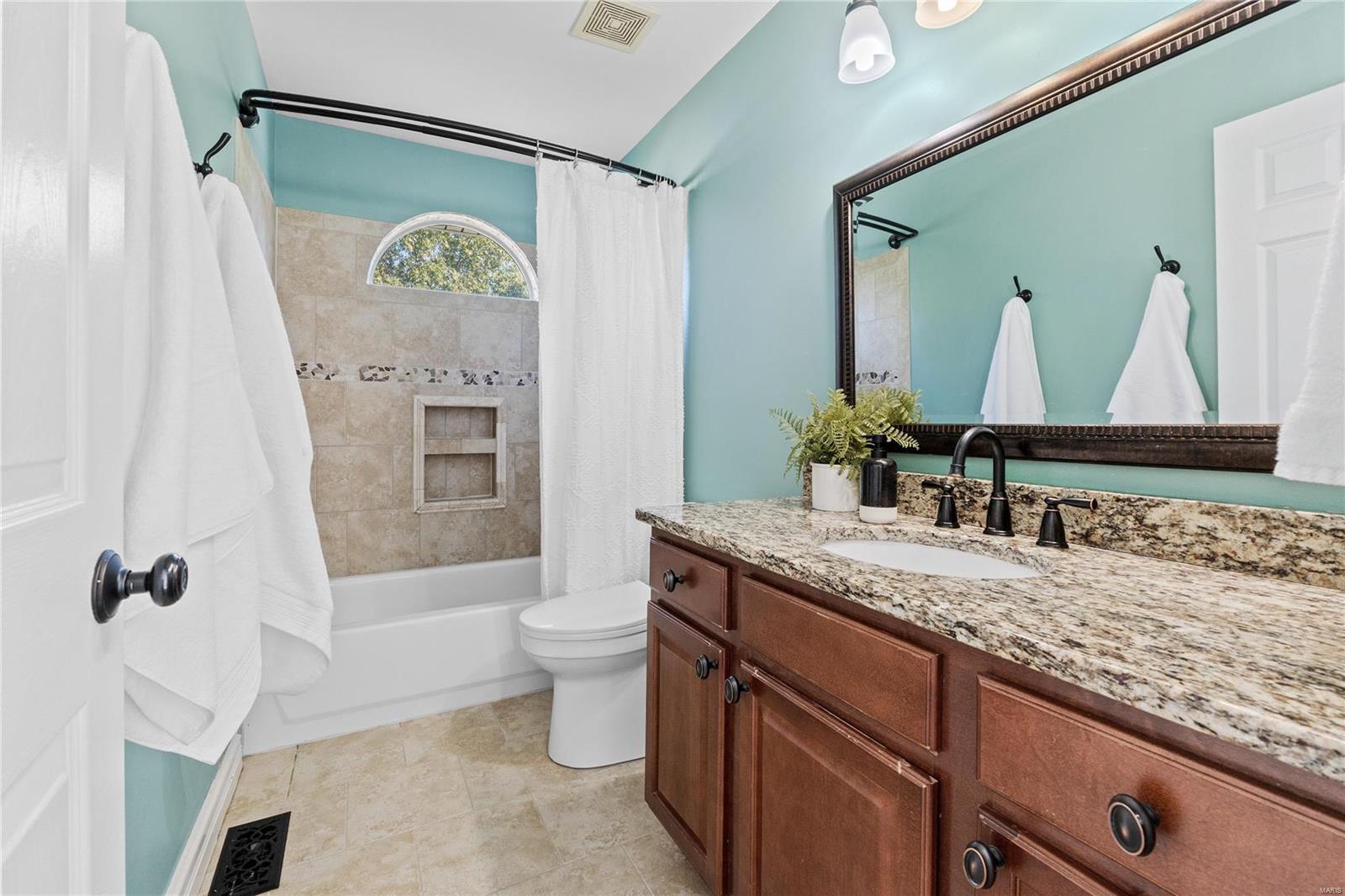 Chesterfield, Missouri 63005, United States, 4 Bedrooms Bedrooms, ,3 BathroomsBathrooms,Residential,Pending,37592