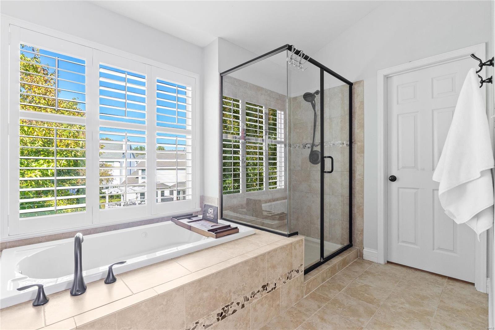 Chesterfield, Missouri 63005, United States, 4 Bedrooms Bedrooms, ,3 BathroomsBathrooms,Residential,Pending,37592