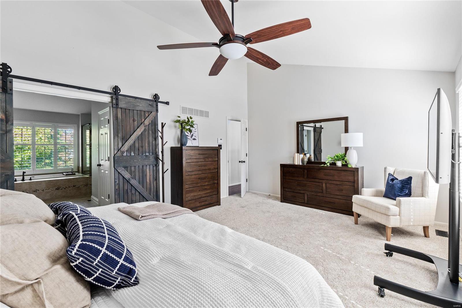 Chesterfield, Missouri 63005, United States, 4 Bedrooms Bedrooms, ,3 BathroomsBathrooms,Residential,Pending,37592