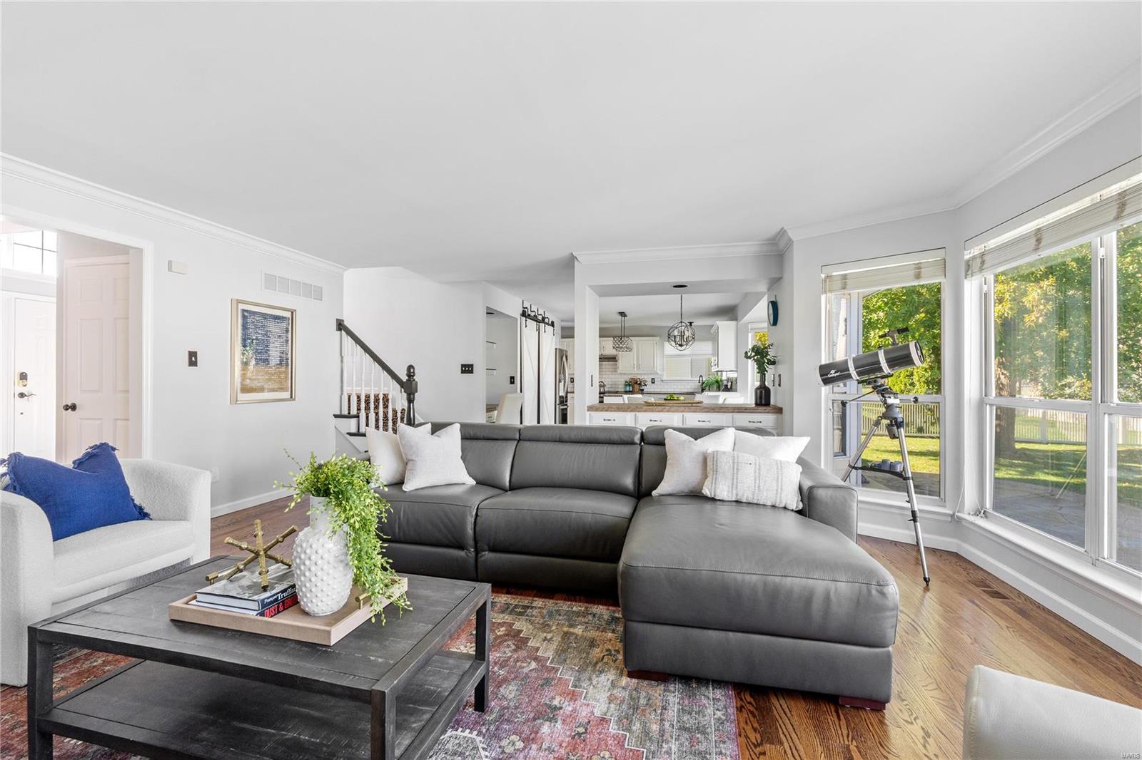 Chesterfield, Missouri 63005, United States, 4 Bedrooms Bedrooms, ,3 BathroomsBathrooms,Residential,Pending,37592