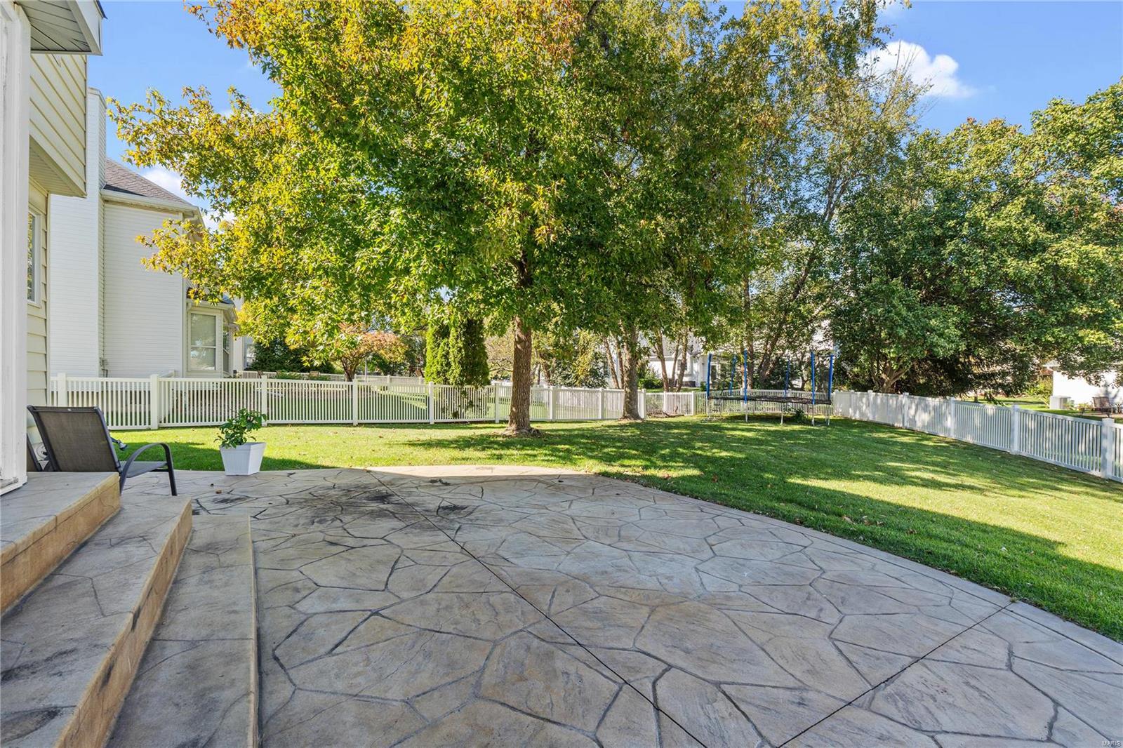 Chesterfield, Missouri 63005, United States, 4 Bedrooms Bedrooms, ,3 BathroomsBathrooms,Residential,Pending,37592