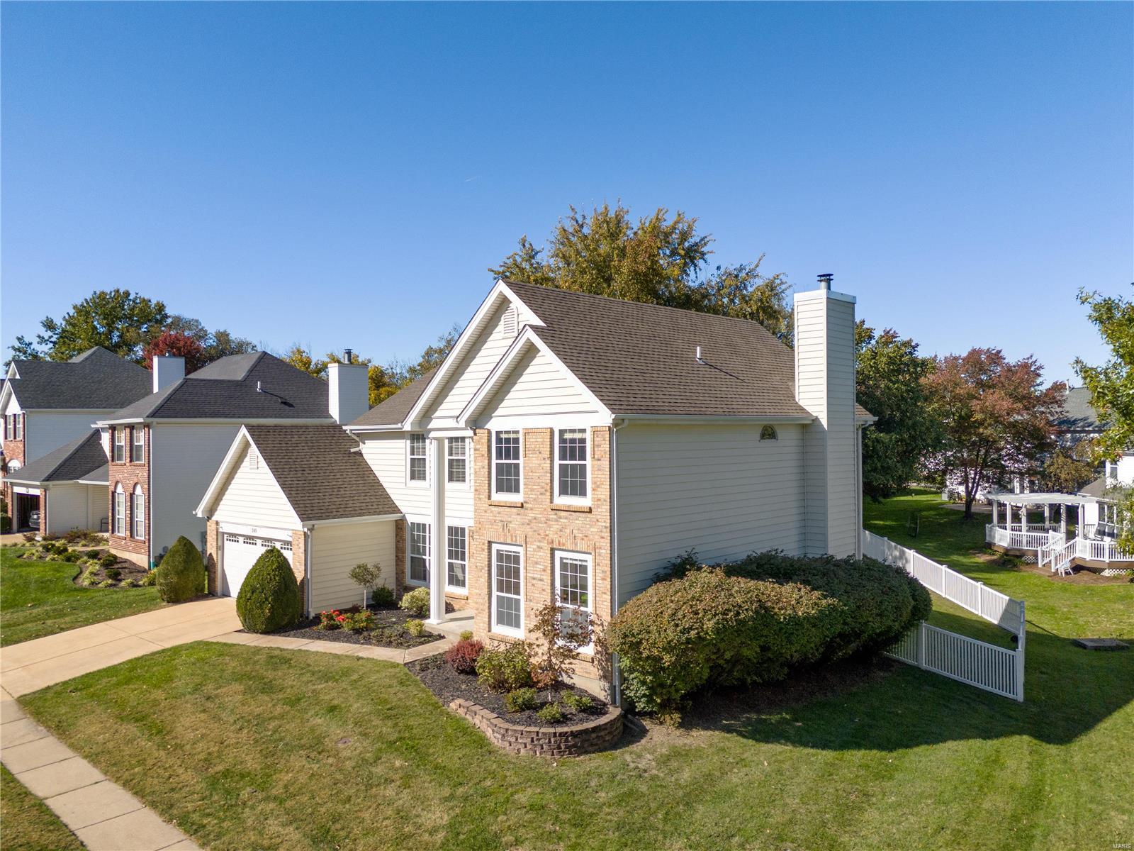 Chesterfield, Missouri 63005, United States, 4 Bedrooms Bedrooms, ,3 BathroomsBathrooms,Residential,Pending,37592