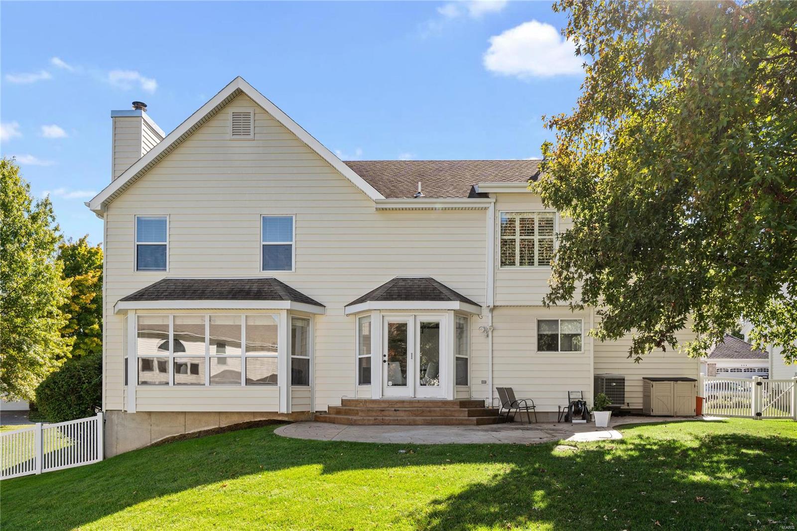 Chesterfield, Missouri 63005, United States, 4 Bedrooms Bedrooms, ,3 BathroomsBathrooms,Residential,Pending,37592