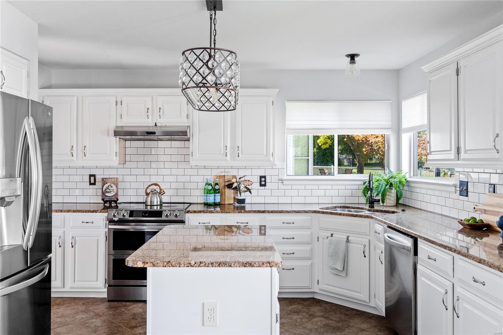 Chesterfield, Missouri 63005, United States, 4 Bedrooms Bedrooms, ,3 BathroomsBathrooms,Residential,Pending,37592