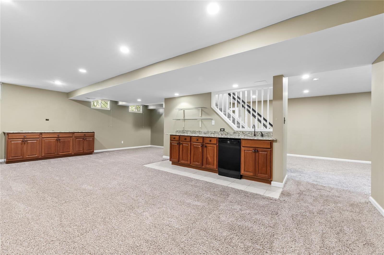 Chesterfield, Missouri 63005, United States, 4 Bedrooms Bedrooms, ,3 BathroomsBathrooms,Residential,Pending,37592