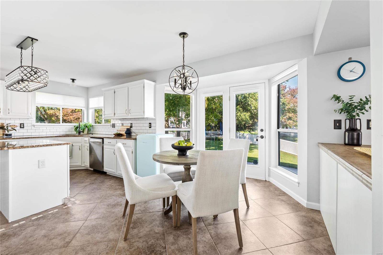 Chesterfield, Missouri 63005, United States, 4 Bedrooms Bedrooms, ,3 BathroomsBathrooms,Residential,Pending,37592