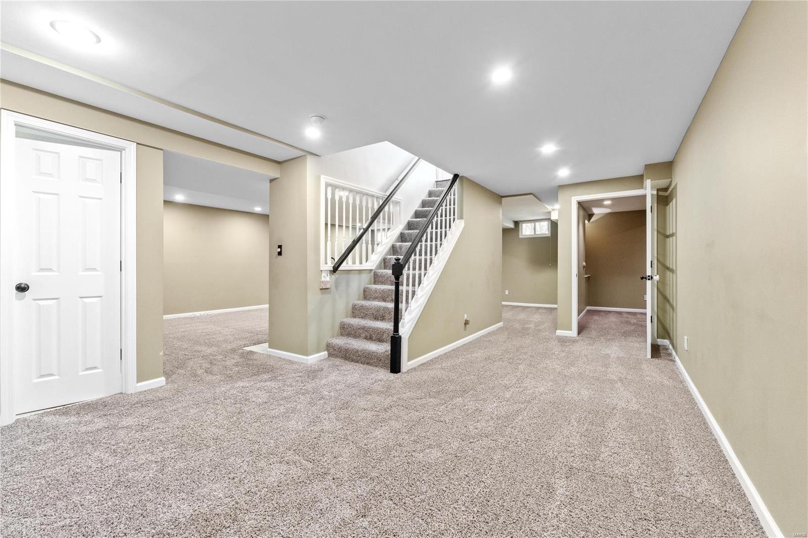 Chesterfield, Missouri 63005, United States, 4 Bedrooms Bedrooms, ,3 BathroomsBathrooms,Residential,Pending,37592