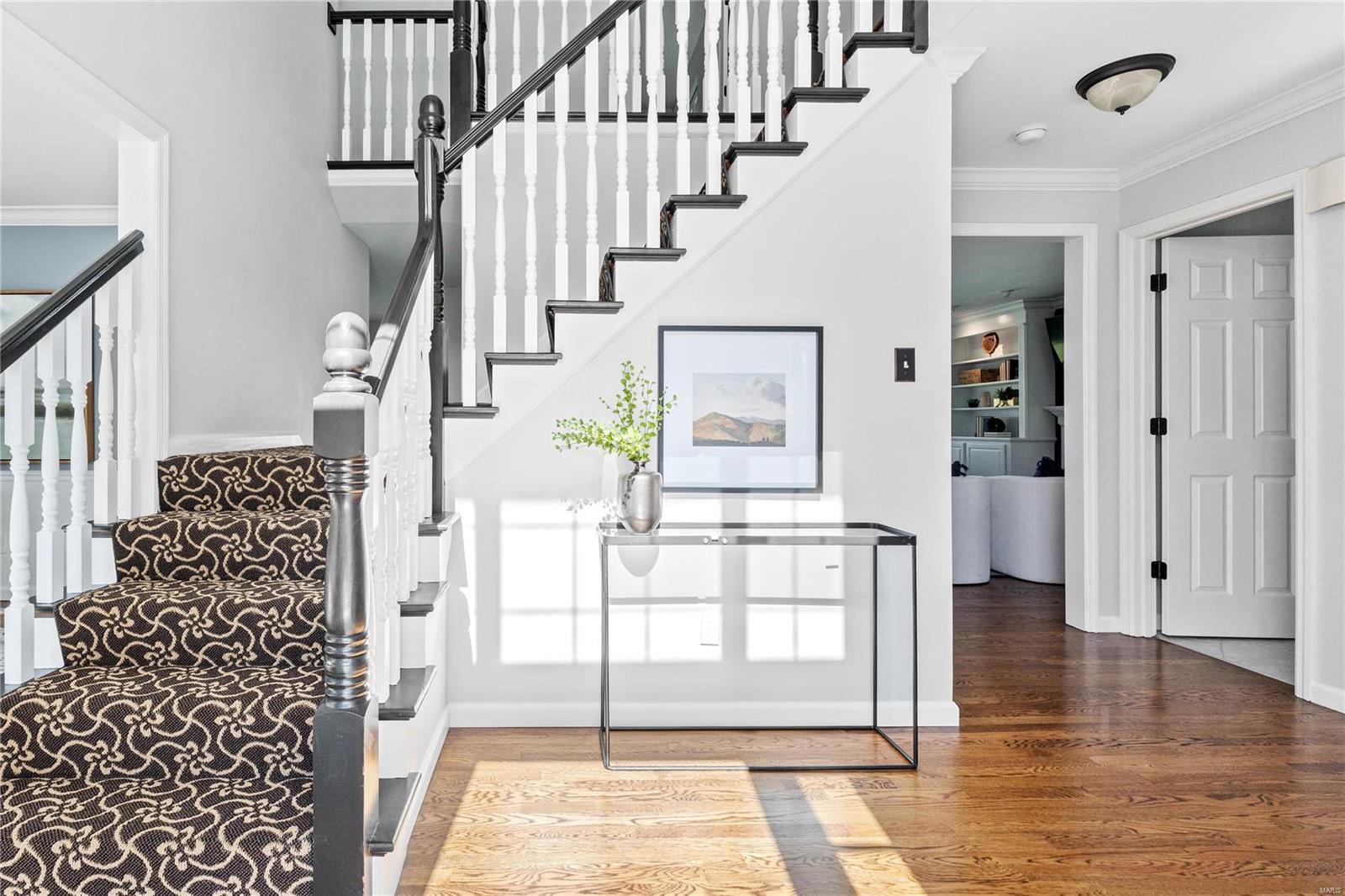 Chesterfield, Missouri 63005, United States, 4 Bedrooms Bedrooms, ,3 BathroomsBathrooms,Residential,Pending,37592