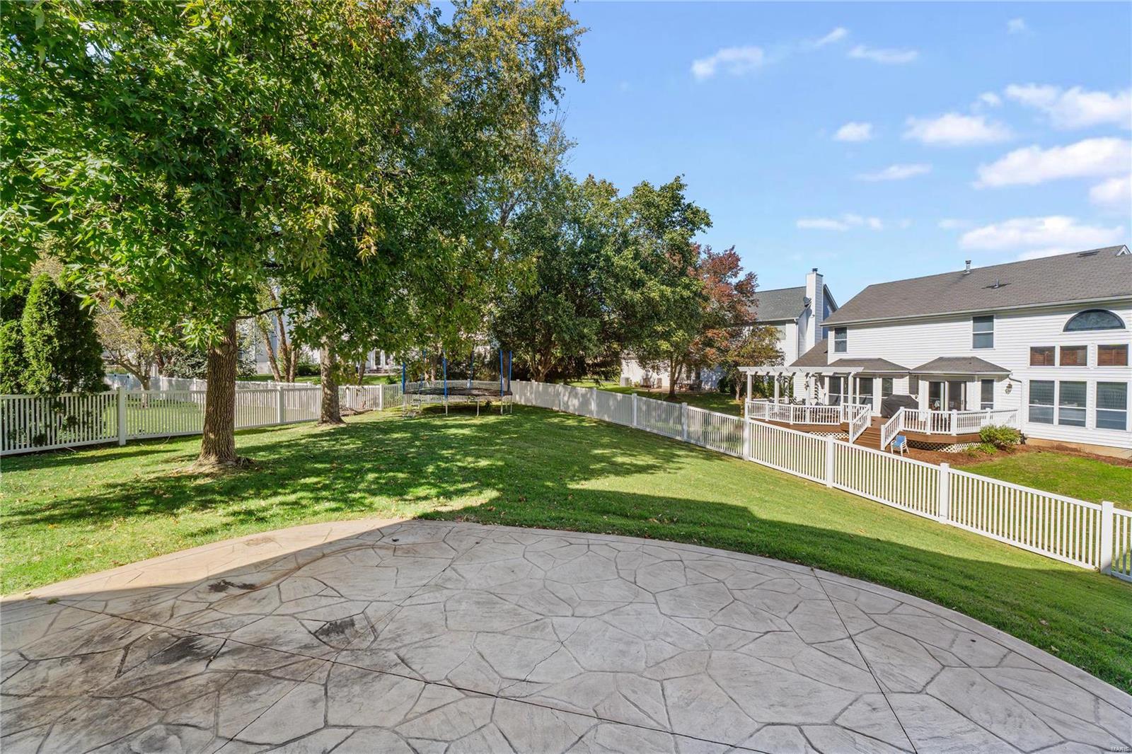 Chesterfield, Missouri 63005, United States, 4 Bedrooms Bedrooms, ,3 BathroomsBathrooms,Residential,Pending,37592