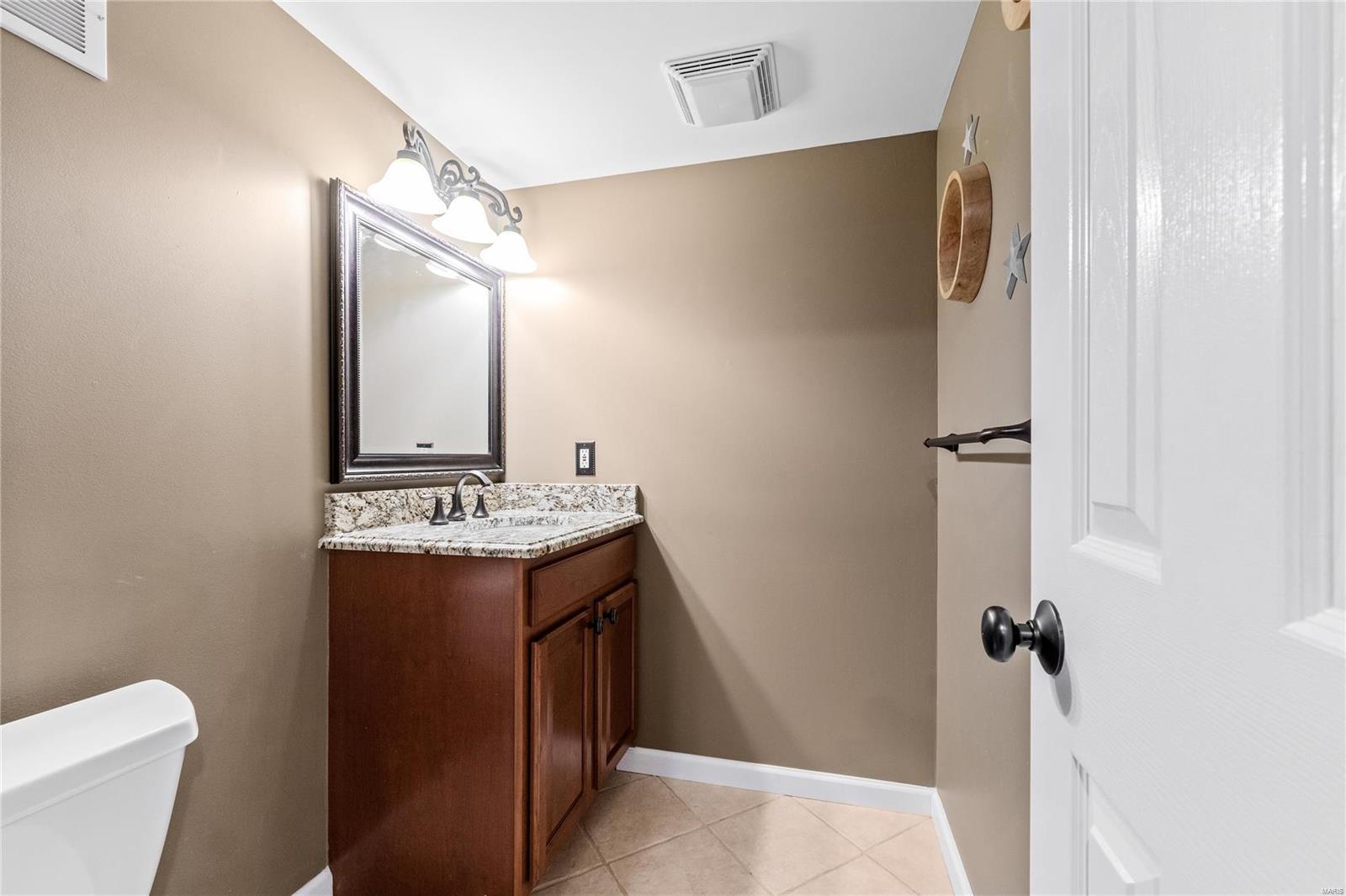 Chesterfield, Missouri 63005, United States, 4 Bedrooms Bedrooms, ,3 BathroomsBathrooms,Residential,Pending,37592