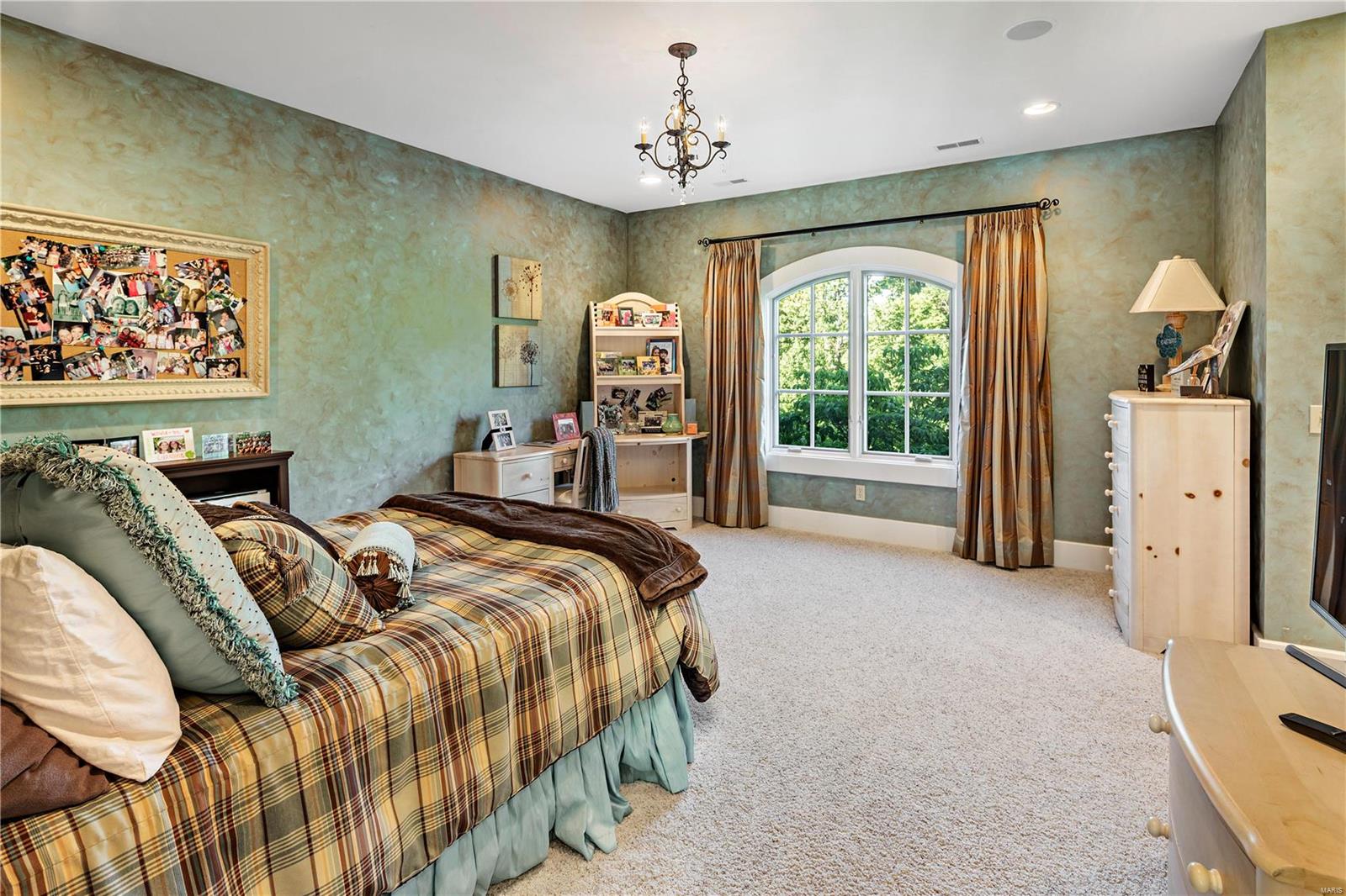 St Albans Bluffs Neighborhood - Residential