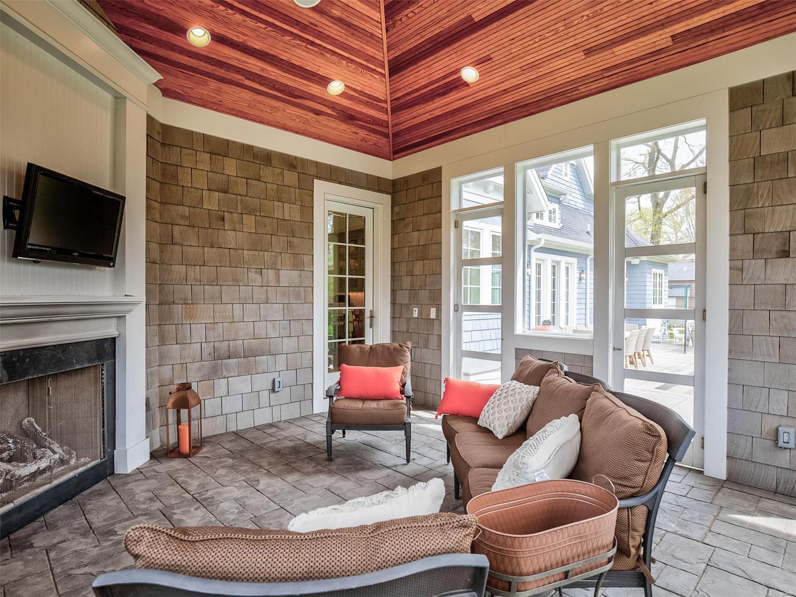 Mcdonald Tr Pt 2 Lts 31 & 32 & Sarpy - Residential