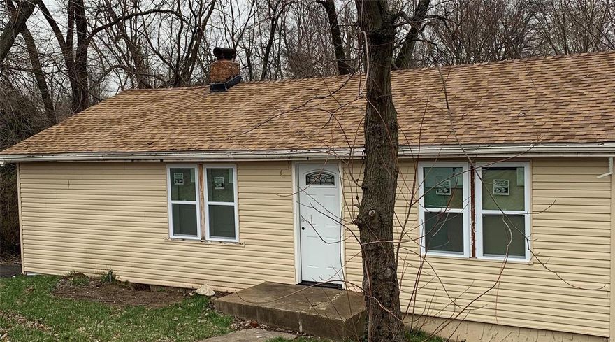 2 bedroom bungalow with great potential, sitting on over a quarter of an acre.
Being sold as-is, don't miss this one.