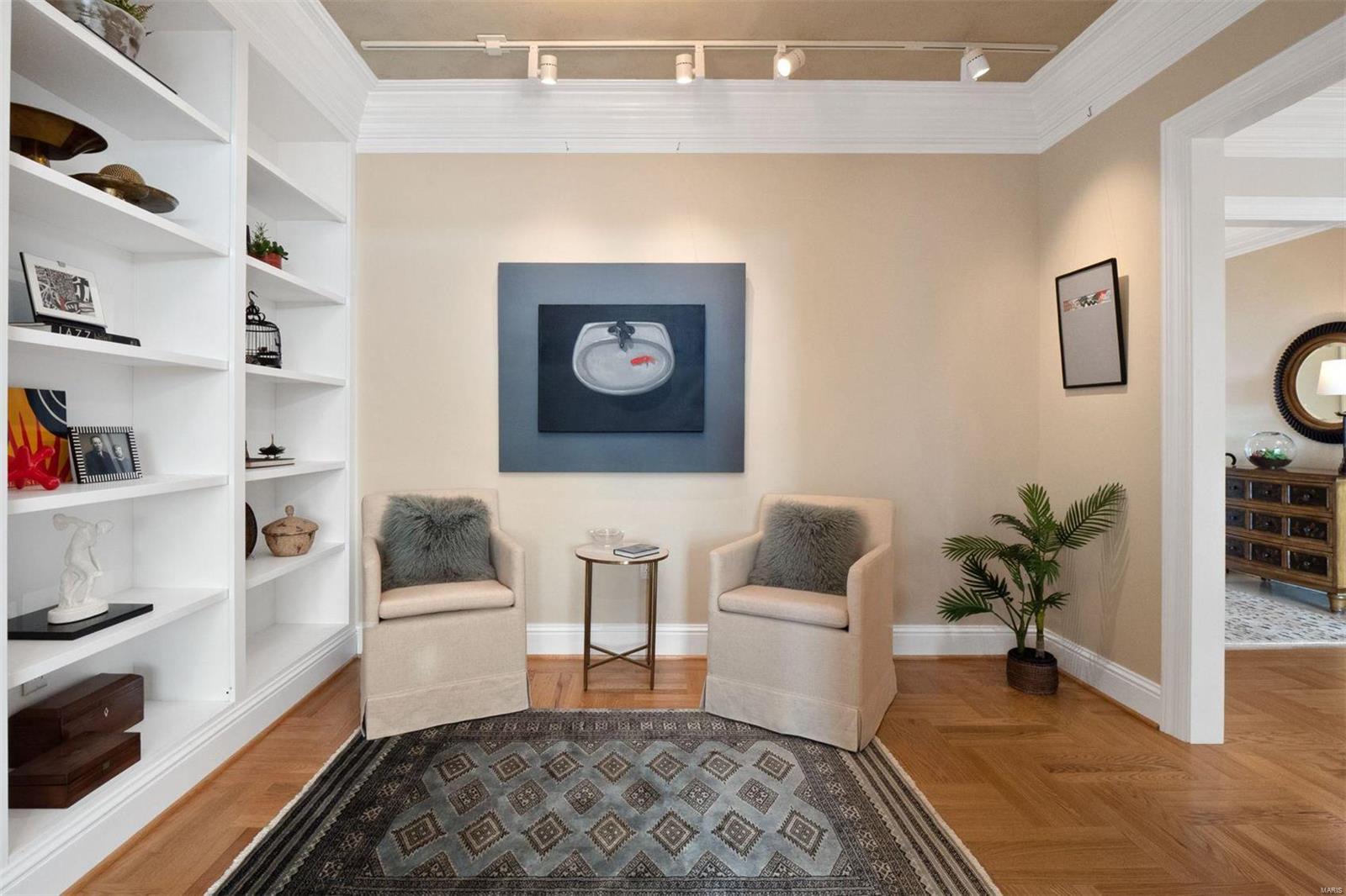 Residence At 800 S Hanley A Condo - Residential