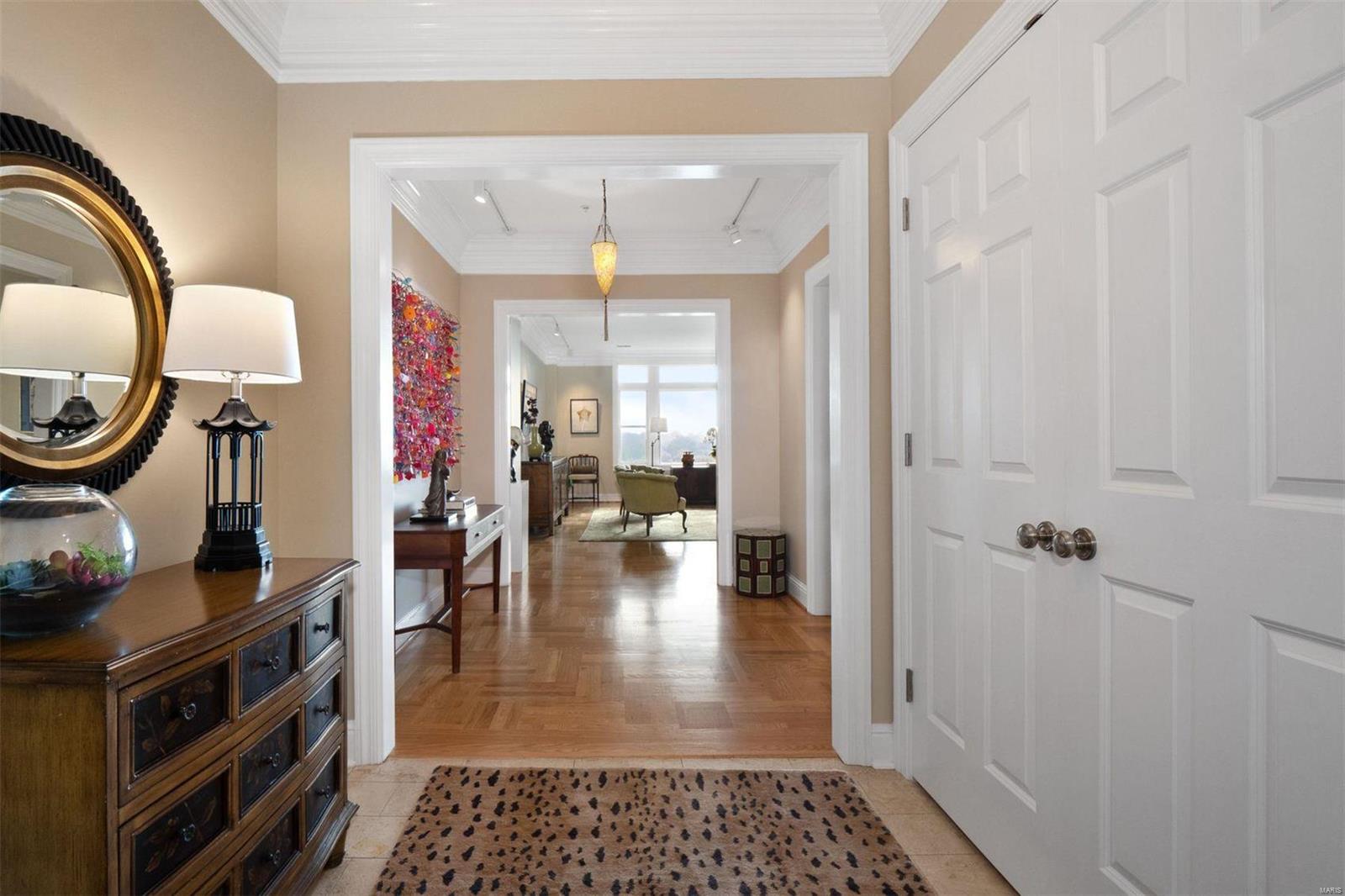 Residence At 800 S Hanley A Condo - Residential