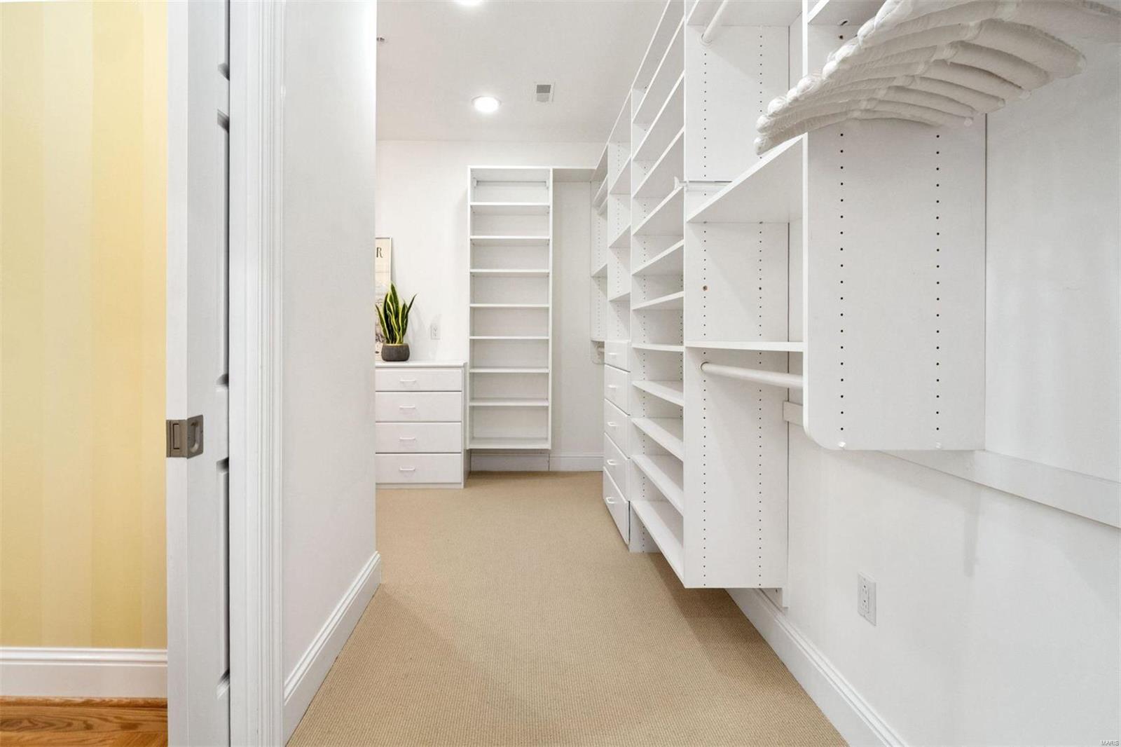 Residence At 800 S Hanley A Condo - Residential