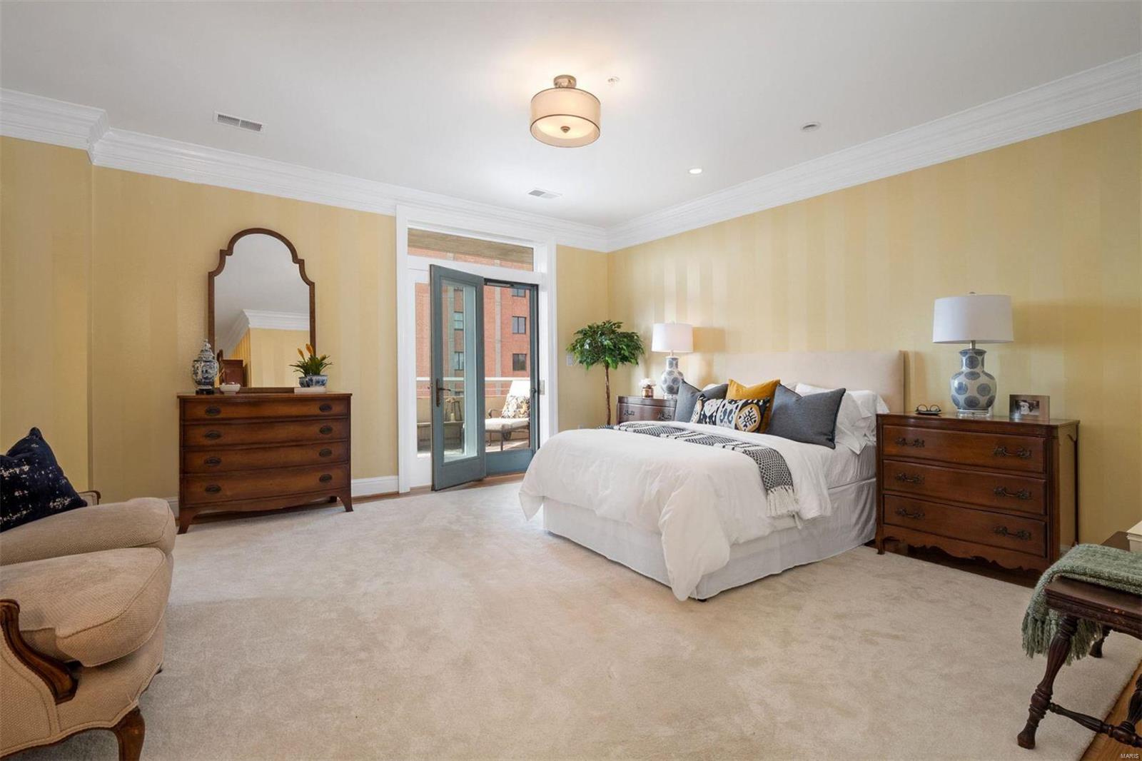 Residence At 800 S Hanley A Condo - Residential