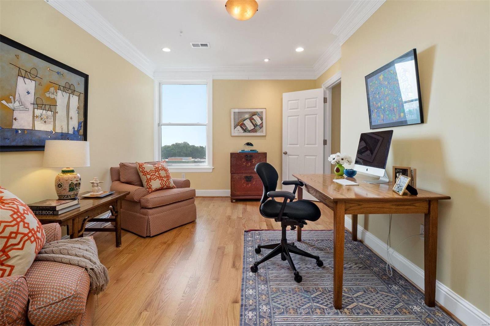 Residence At 800 S Hanley A Condo - Residential