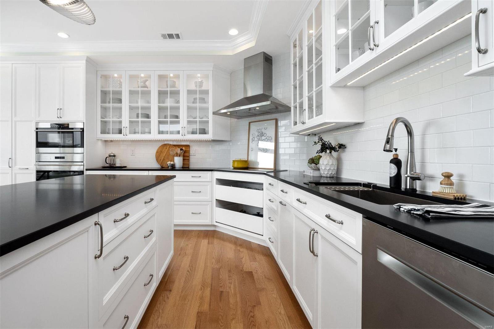 Residence At 800 S Hanley A Condo - Residential