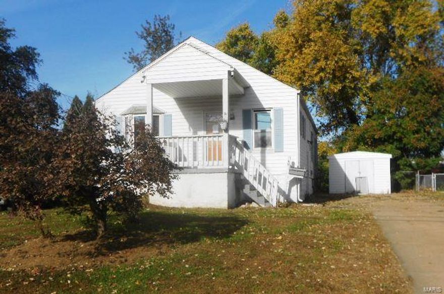 Cozy ranch available in Florissant, could be your next investment property. This home is 3 bedrooms, 1 bath, has wood flooring, an eat-in kitchen, and an unfinished basement. Bring your renovation ideas, and start planning. SpecialListingConditions: Foreclosure