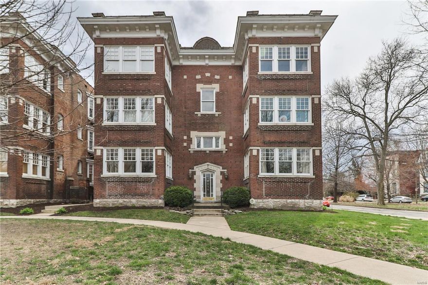 Imagine living just 40 steps away from one of America's most historic urban parks, and in one of St. Louis' favorite neighborhoods! Now you can, in this spacious, well maintained condo with amazing birds' eye views of Lafayette Park from almost every window - not just in the bright four-season sun room, but in the living room, dining room, even the two bedrooms as well! You'll find large rooms with high ceilings throughout, an up-to-date kitchen with granite counters, stainless appliances, lots of cabinets, plus a custom wine rack. Private deck area off kitchen. Gorgeous hardwood floors in all the main living areas. In unit laundry, 1.5 baths and a state-of-the-art cellular security system round out all the conveniences. Assigned off street parking, and additional private storage in basement. Move-in ready - then walk to the City's best bars and restaurants to celebrate! Additional Rooms: Sun Room Location: Upper Level