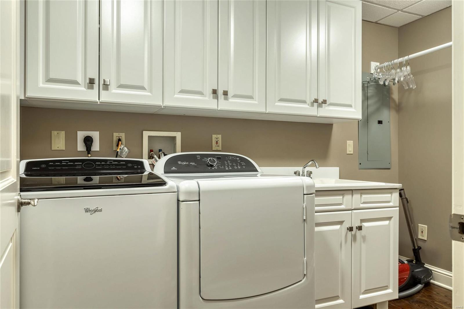 Plaza In Clayton A Condo The - Residential