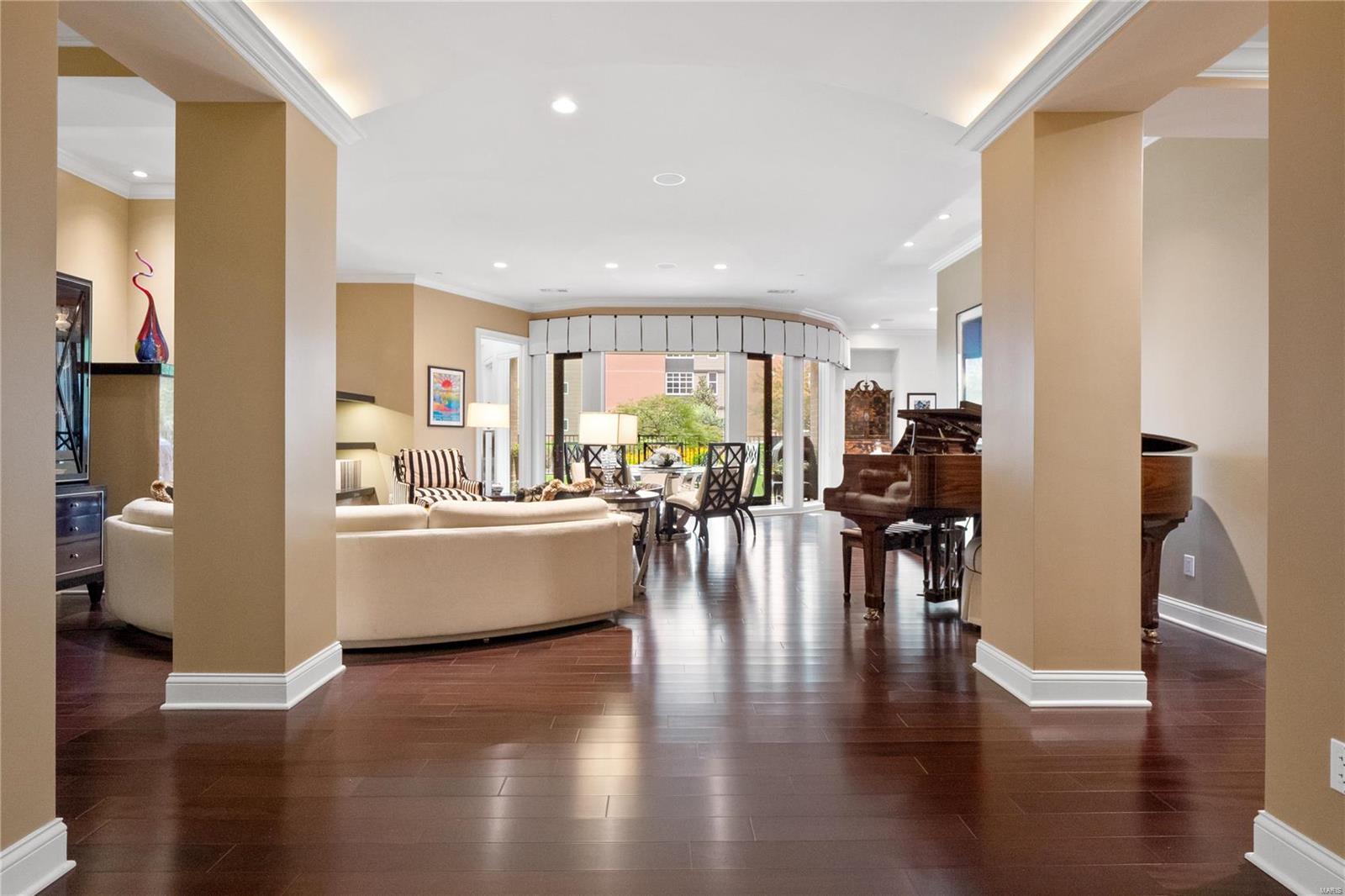 Crescent Condo - Residential