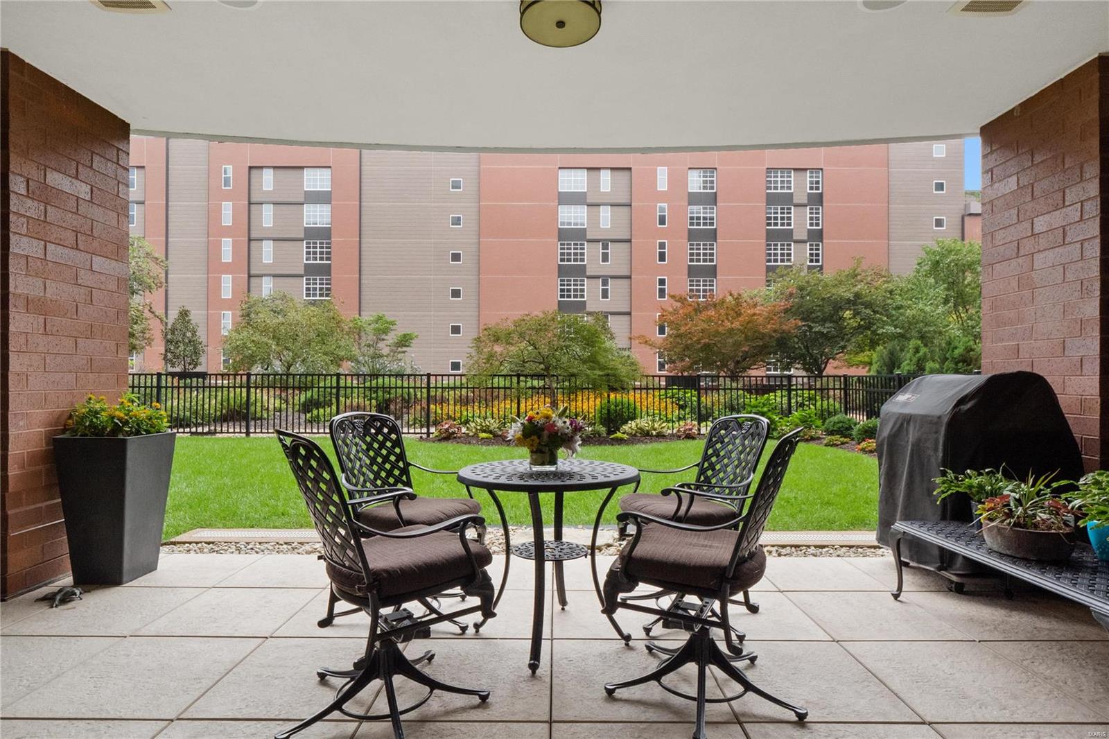 Crescent Condo - Residential