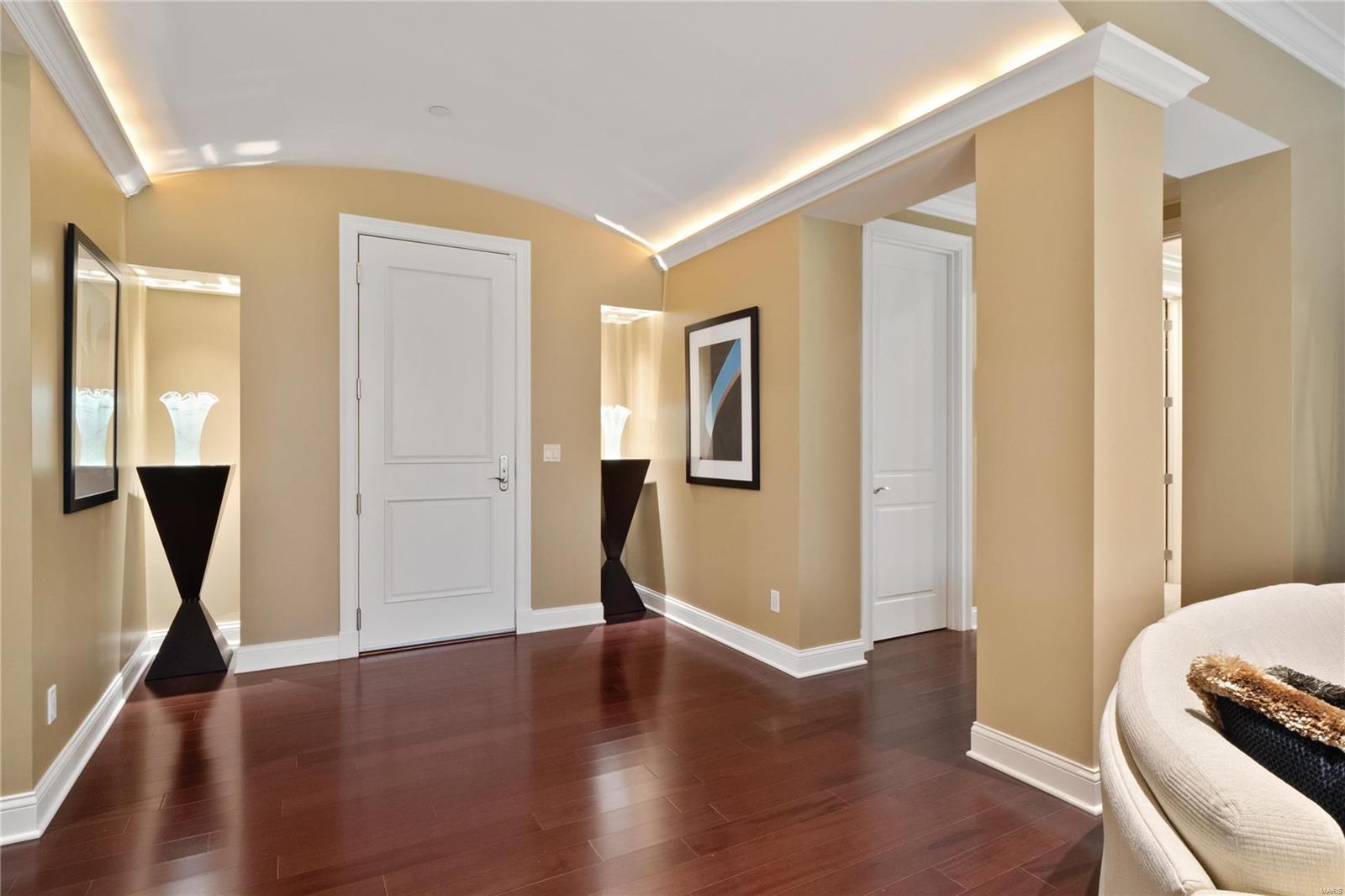 Crescent Condo - Residential