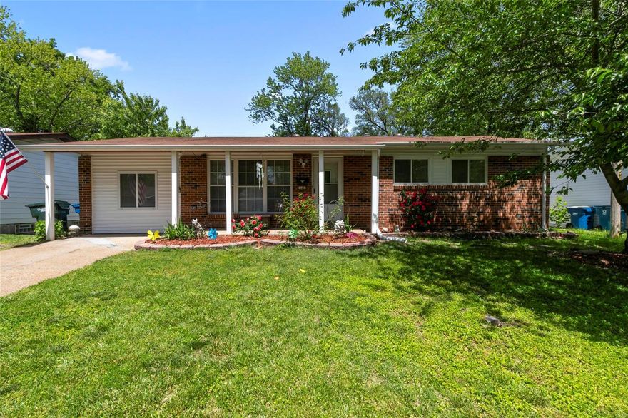 ***Beautiful home in Hazelwood!!***
 Look at this beauty, 3-bedroom, 1.5 bath ranch home. This home is perfect for first time home buyers. All 3 bedrooms and baths are on the main floor. You have an additional family room perfect for entertaining guest. The kitchen has updates and nicely matched appliances. The sunroom is screened so you can enjoy the summer nights limiting those mosquitos. The basement has extra rooms which could be used as a game room, office or guest room. This is a must see!! Priced to sell quickly, so don’t miss this great opportunity!!