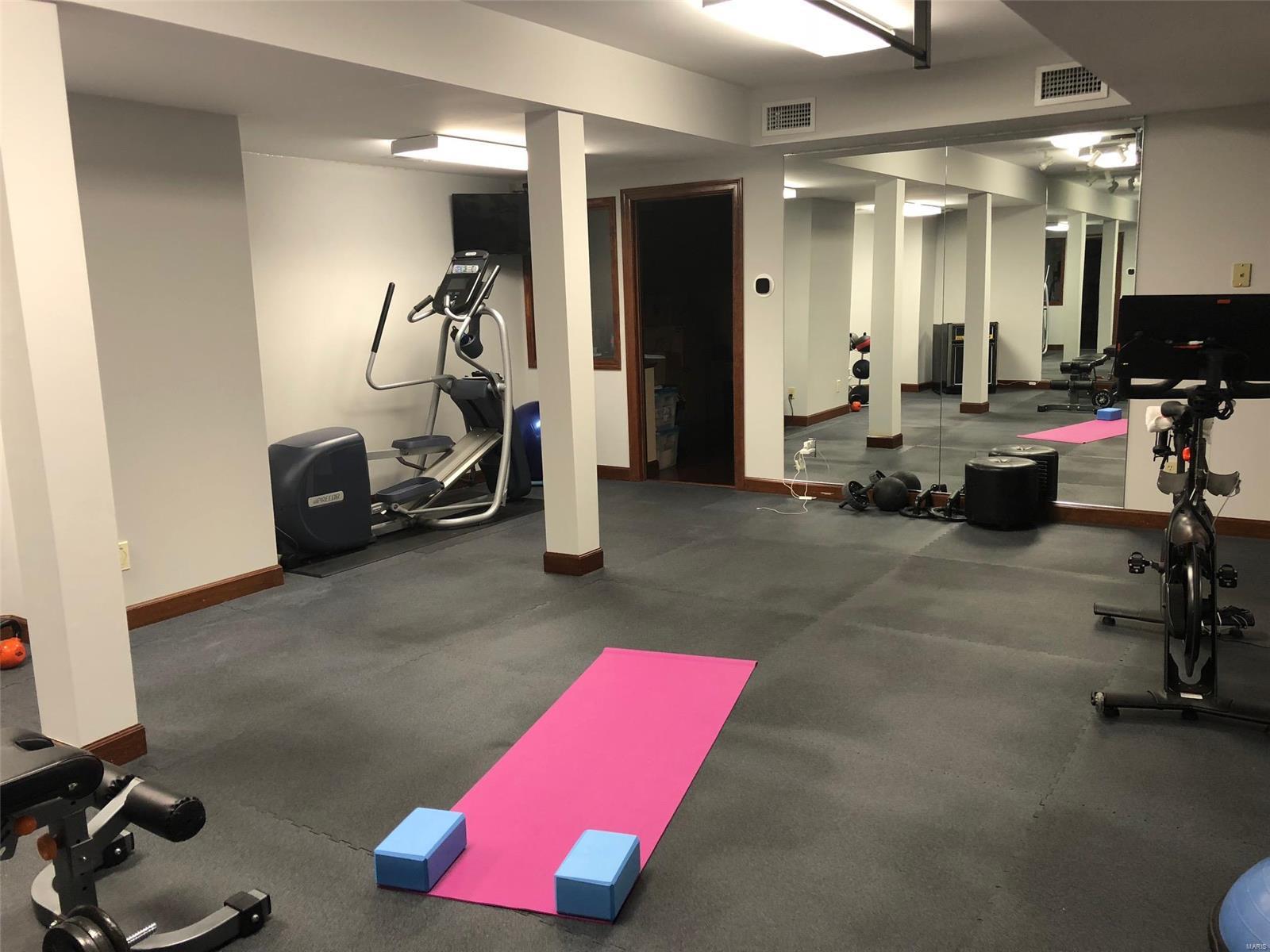 Ladue Meadows - Residential