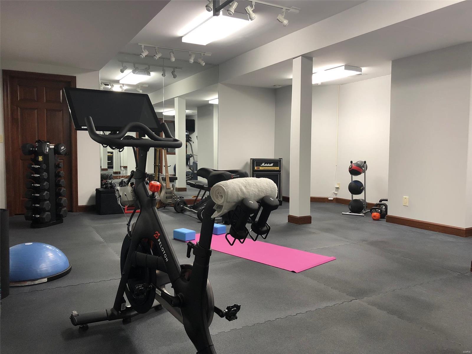 Ladue Meadows - Residential