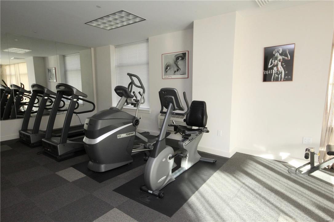 4545 Lindell Condo - Residential