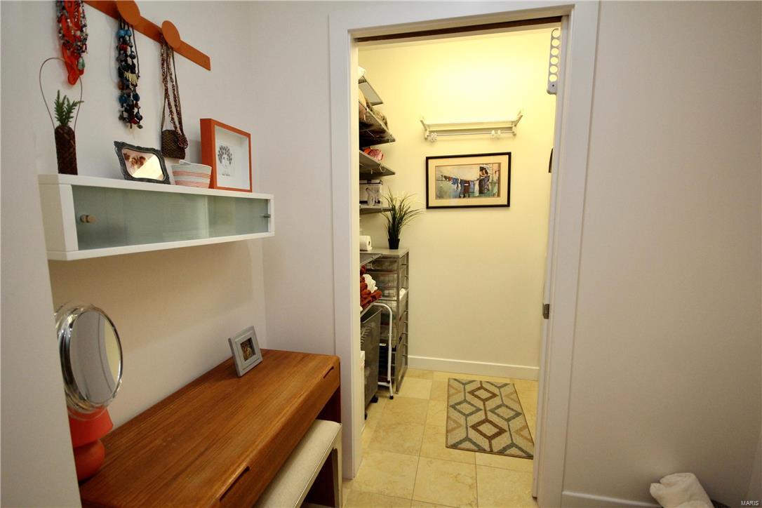 4545 Lindell Condo - Residential