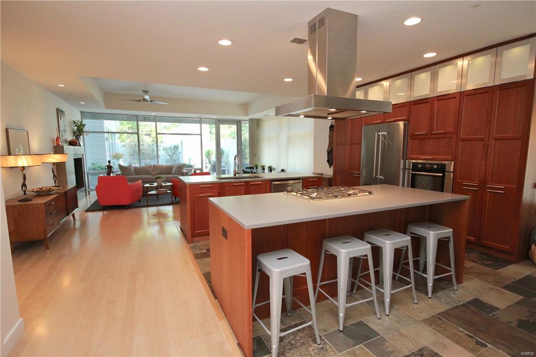 4545 Lindell Condo - Residential