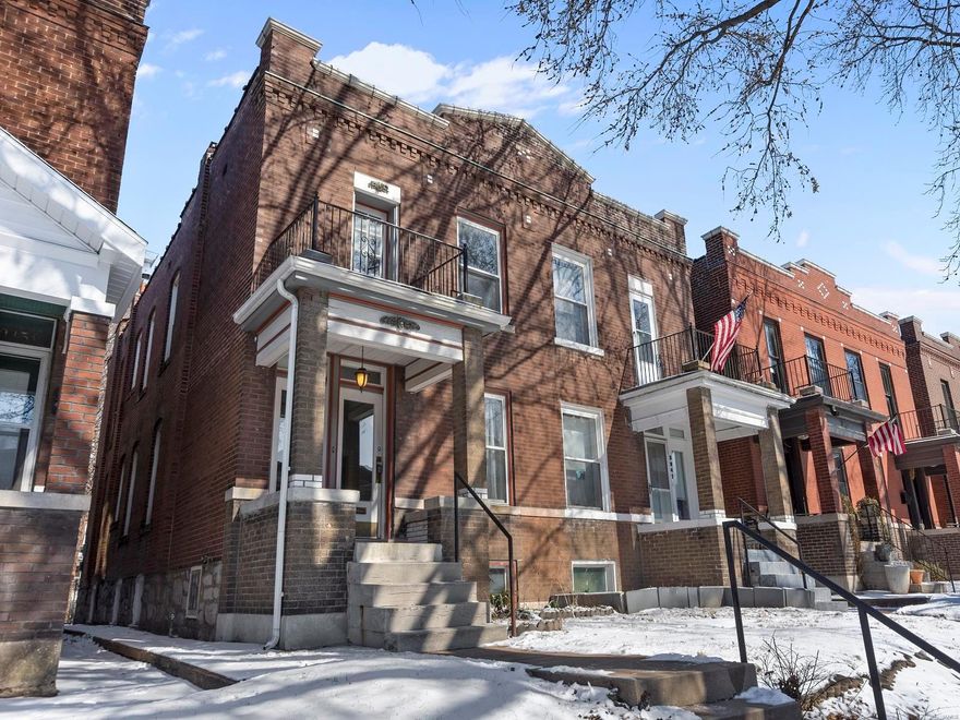 Delightful Tower Grove South Townhouse! You will enter into inviting, clean, light filled spaces. Discover the 9' ceilings, fresh paint throughout, new flooring, updated kitchen adjoining spacious breakfast rm., half bath and 1st fl. laundry. The 3 spacious bedrooms with good closets enjoy easy access from front and back stairs. The large bathroom includes extra large linen closet and extra door directly into back bedroom. Be pleasantly surprised by the clean basement and large finished room which can be used a multitude of ways. The walk out bsmt. leads to fenced yard and adjoining parking pad. The newer deck provides direct access to back of home.
The furnace replaced in  2014. Enjoy walks to shops and dining on Grand and to the beautiful Tower Grove Park and Mo.Botanical Garden. This is a great opportunity for a spacious, "move in ready" home in a wonderful neighborhood.