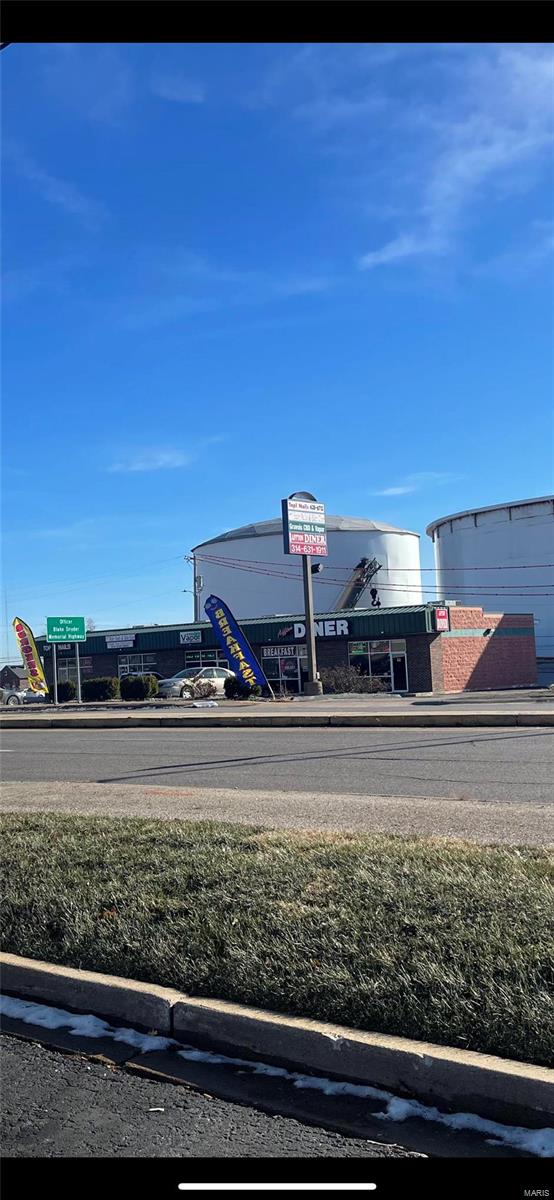 Mackenzie Tr - Commercial Sale