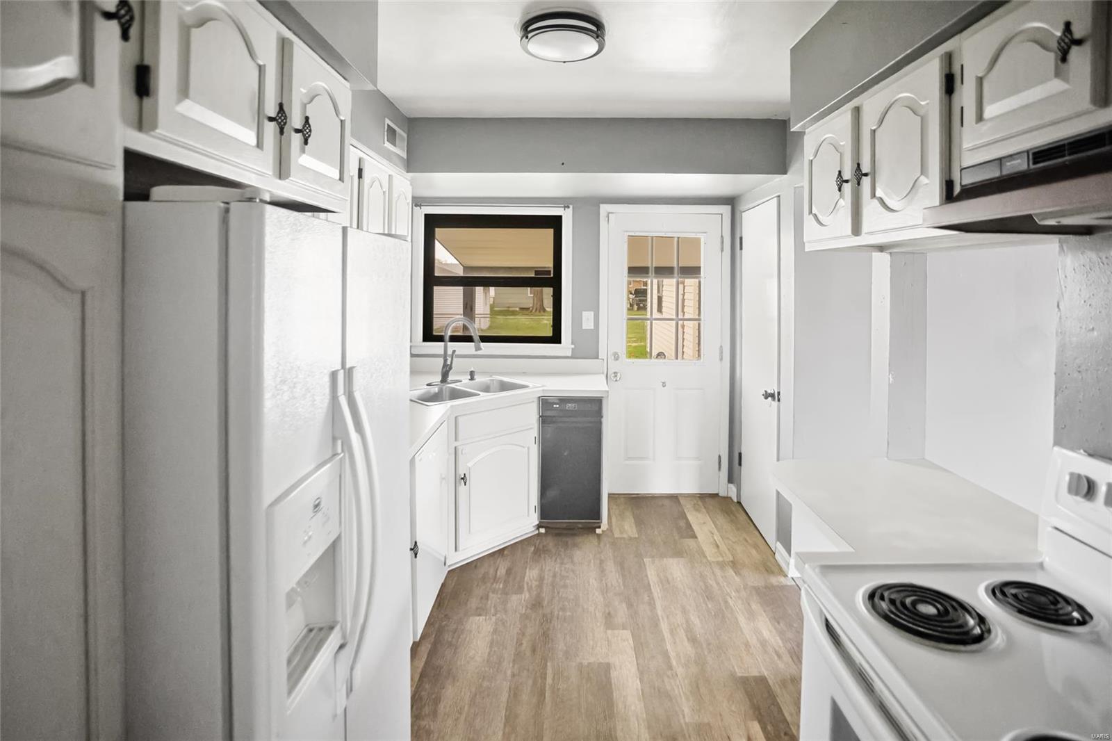 Granite City, Illinois 62040, United States, 3 Bedrooms Bedrooms, ,2 BathroomsBathrooms,Residential,Pending,111442