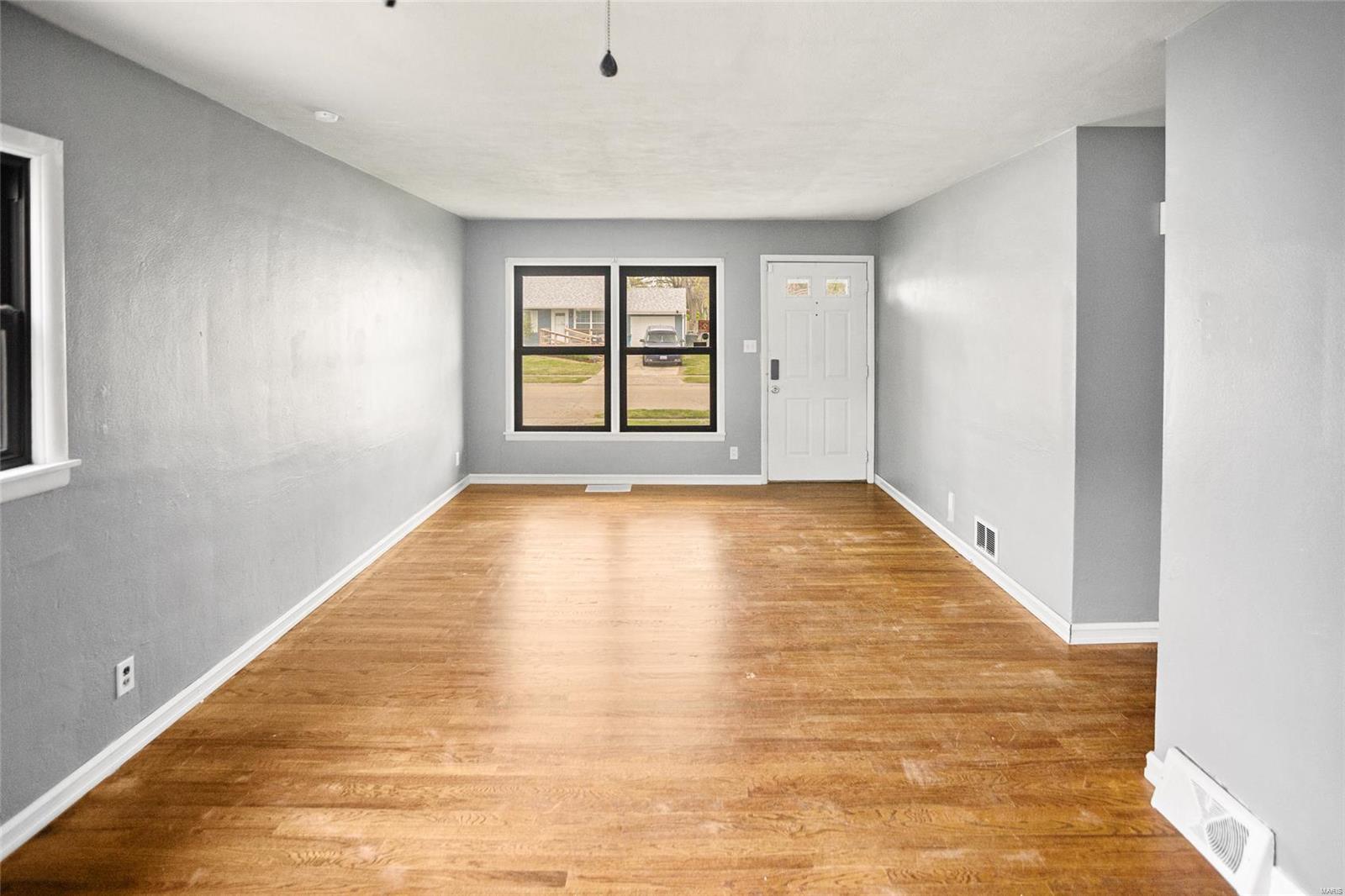 Granite City, Illinois 62040, United States, 3 Bedrooms Bedrooms, ,2 BathroomsBathrooms,Residential,Pending,111442