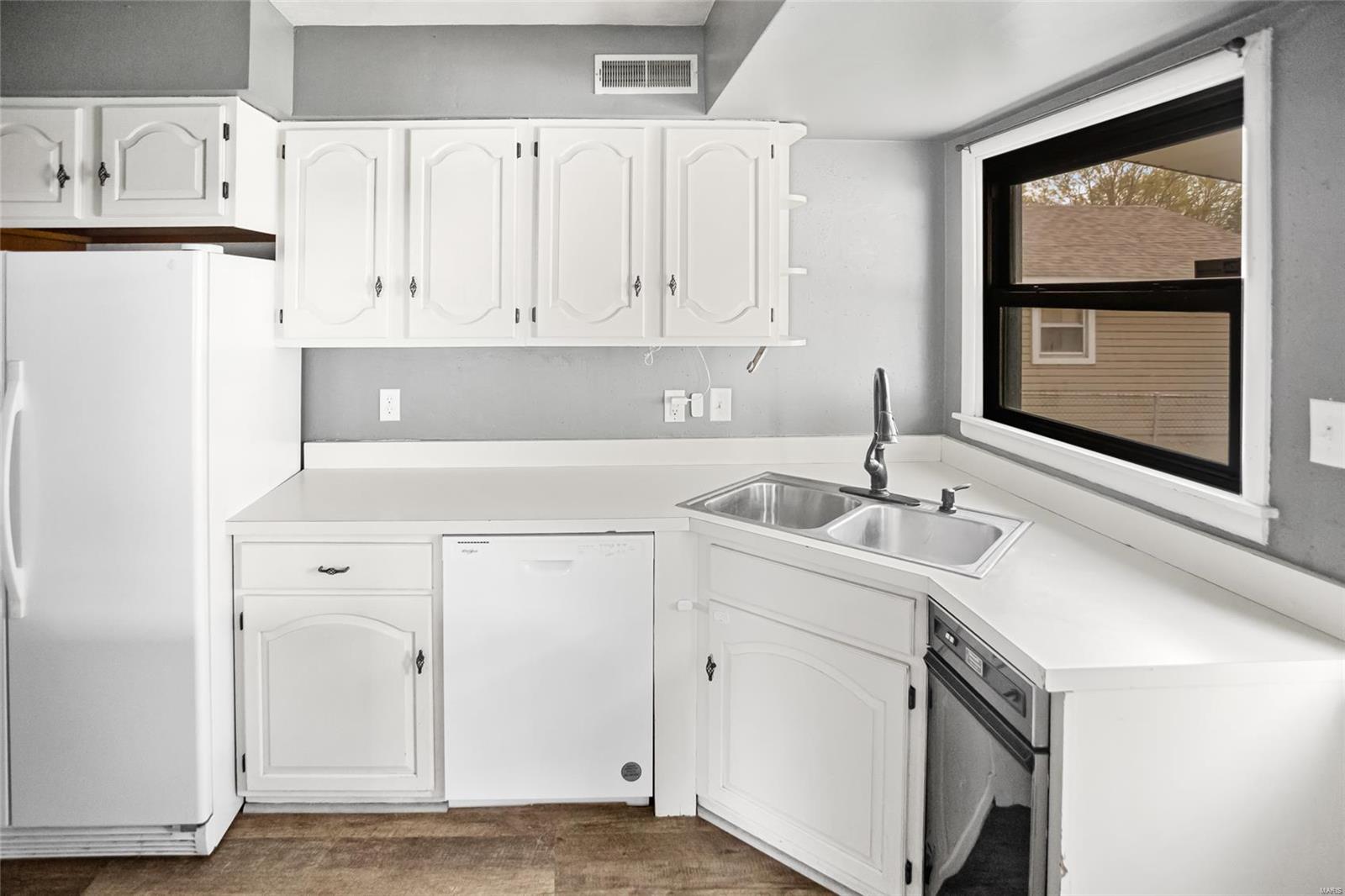 Granite City, Illinois 62040, United States, 3 Bedrooms Bedrooms, ,2 BathroomsBathrooms,Residential,Pending,111442