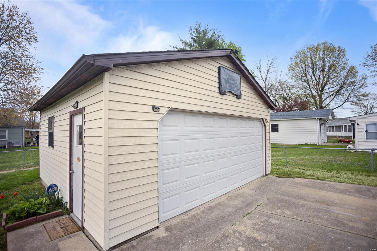 Granite City, Illinois 62040, United States, 3 Bedrooms Bedrooms, ,2 BathroomsBathrooms,Residential,Pending,111442