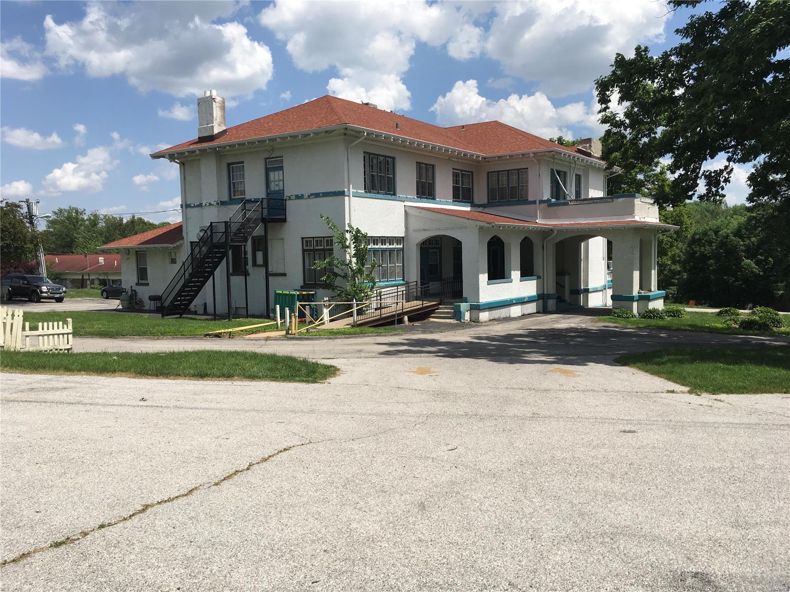 1301 S Florissant Road
