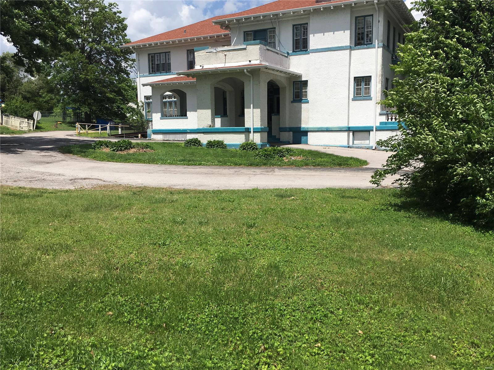 1301 S Florissant Road