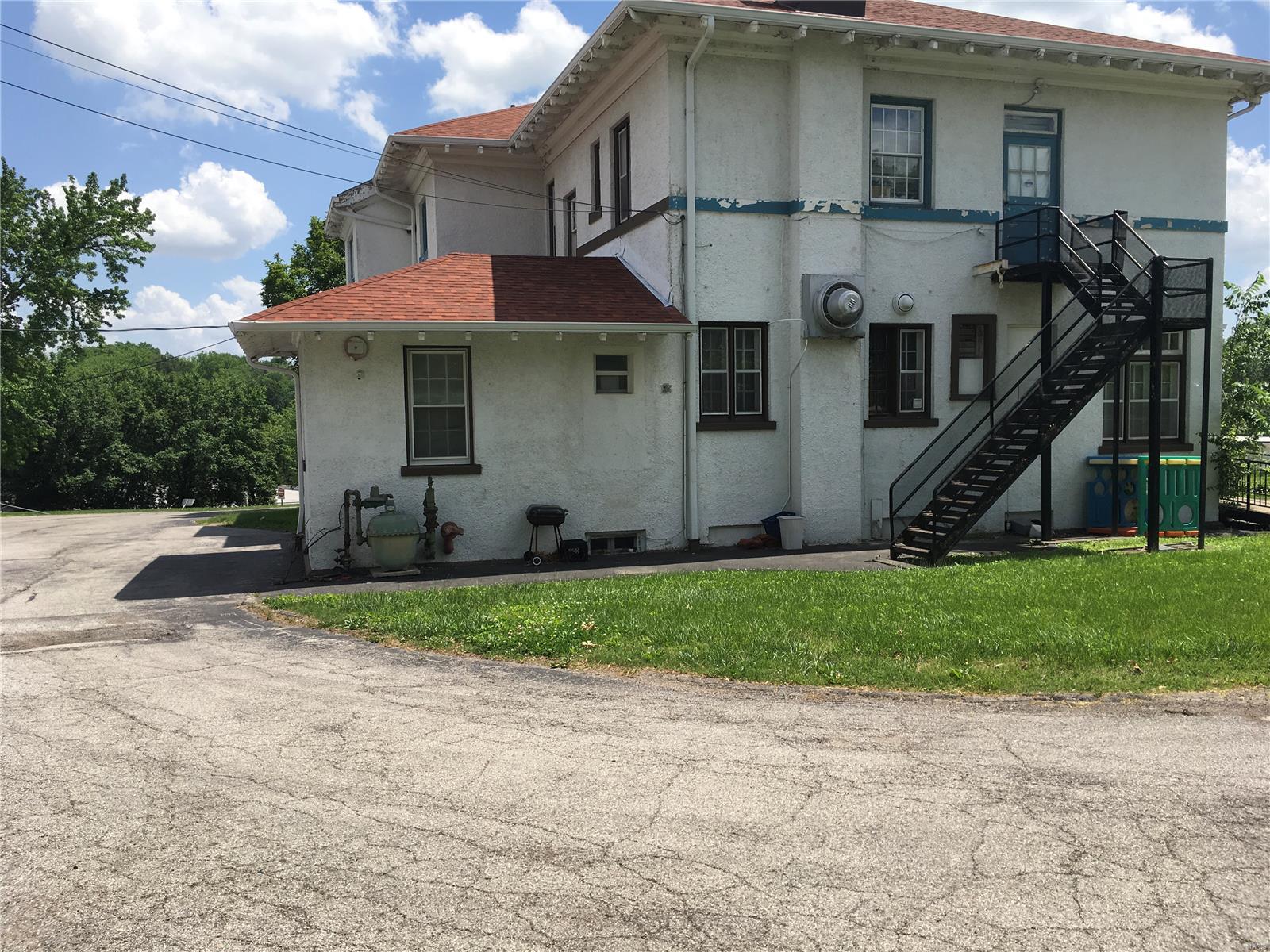 1301 S Florissant Road