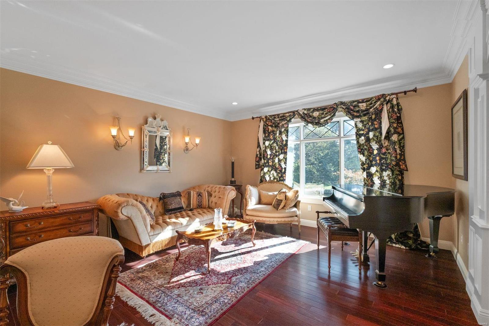 Ladue Manor - Residential