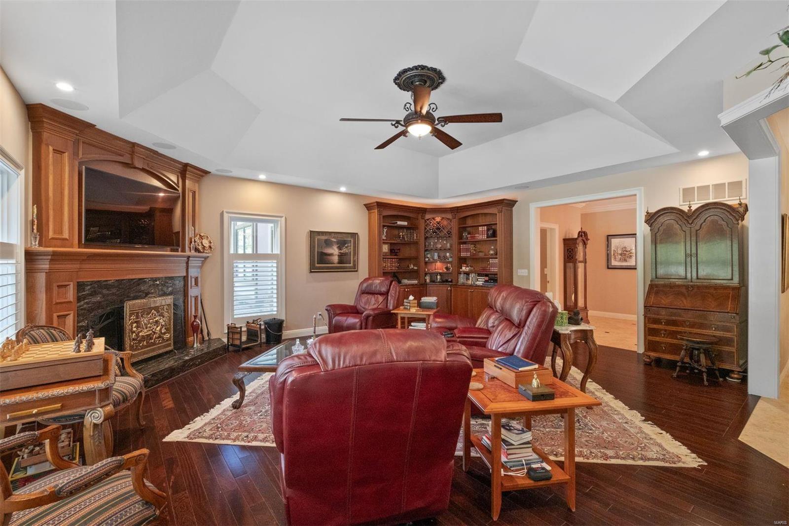 Ladue Manor - Residential