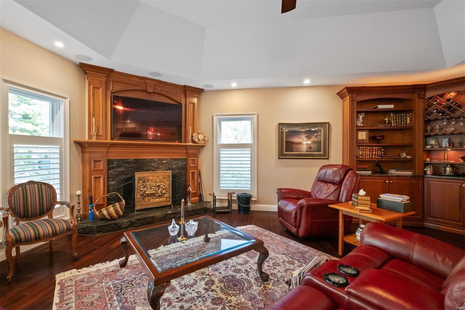 Ladue Manor - Residential